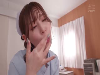 放荡的护士，长舌头，厚重的吻，用全身口红引人射精
