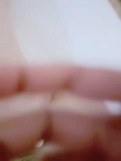 【瘦不下来】淫荡小骚货，吃完饭回酒店3P密码房，猜拳脱衣服，浴缸泡澡，边操边插嘴，前后夹